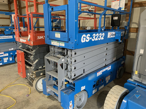 2020 Genie GS-3232 Standard, Folding half height swing gate, 800W Inverter