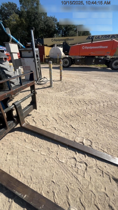 2018 Genie GTH-844 Genie GTH-844 w/ROPS, Work Lights, Solid Tires, RH Cab Mesh, Beacon, 60" Carriage and Forks