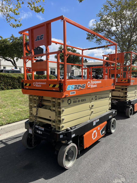2022 JLG ES3246