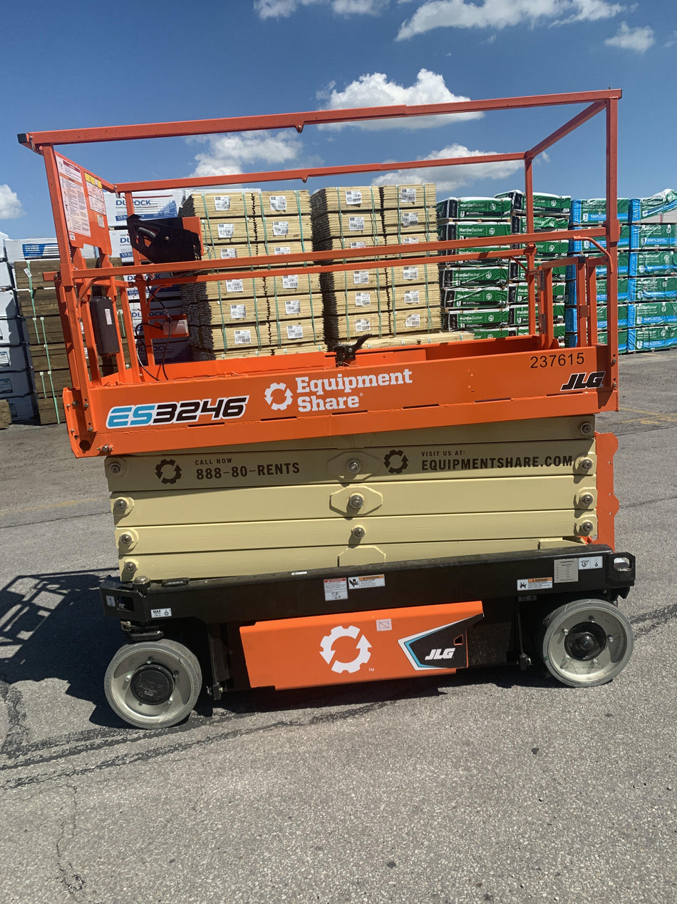2022 JLG ES3246