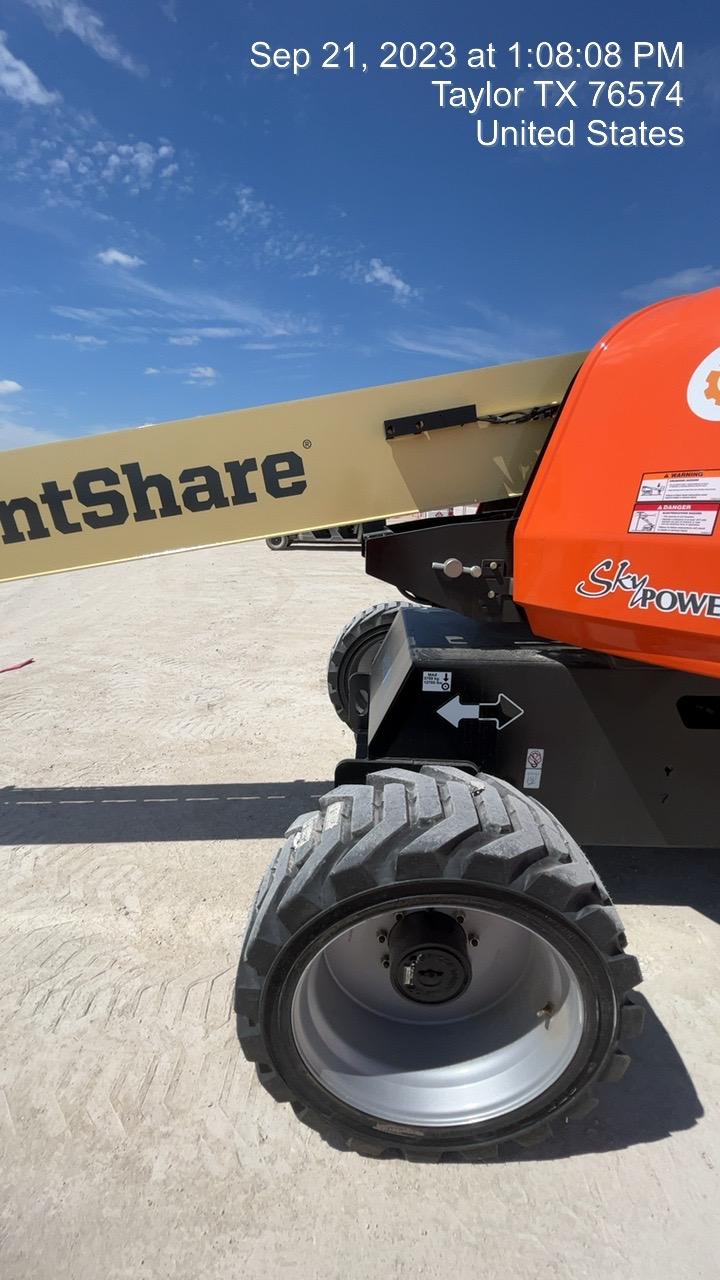 2023 JLG 600S