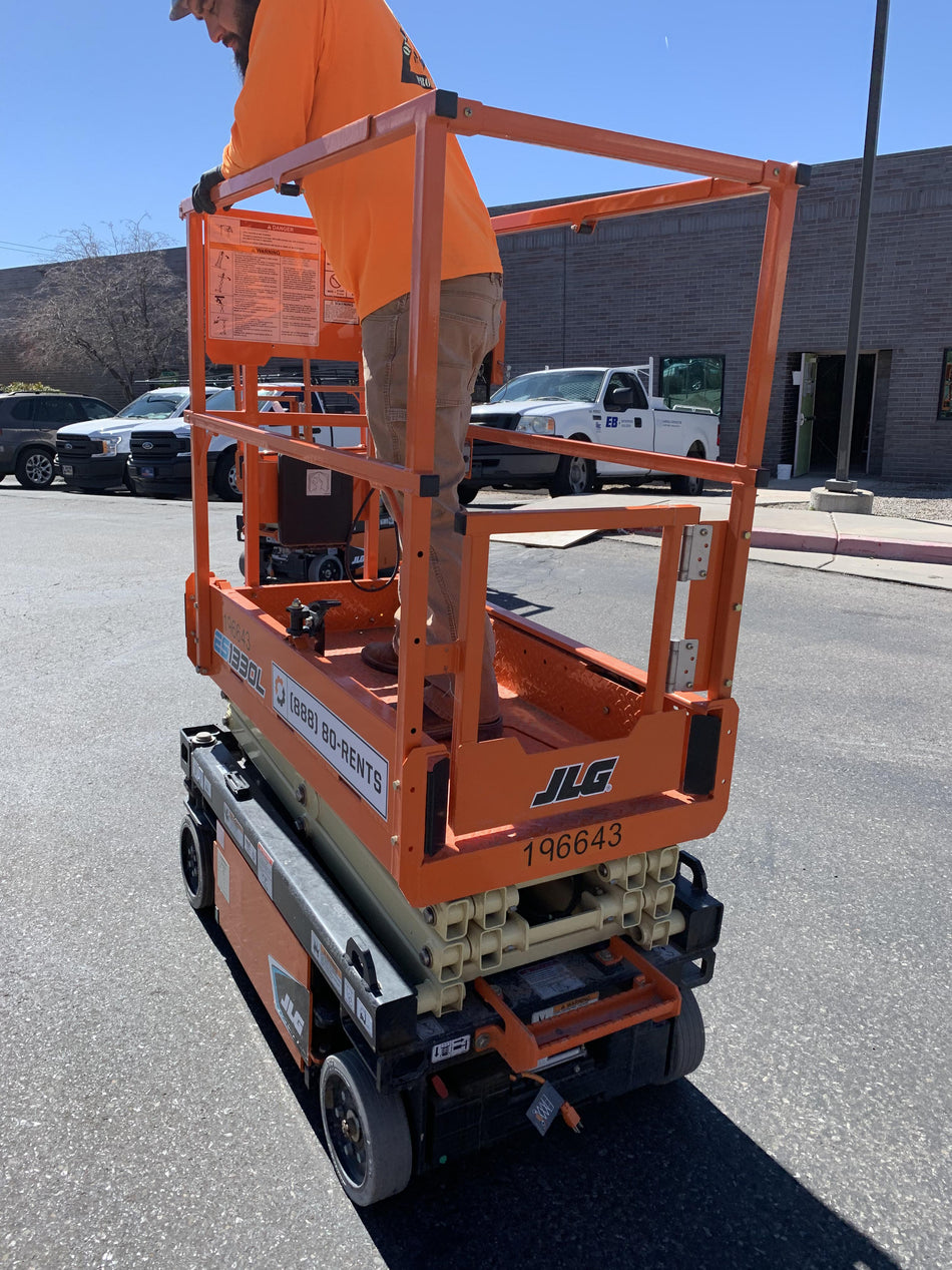 2021 JLG ES1330L