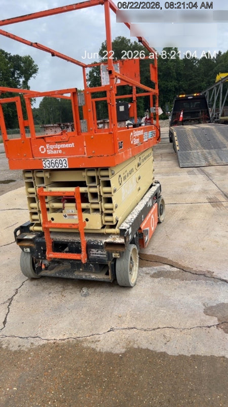 2023 JLG ES3246