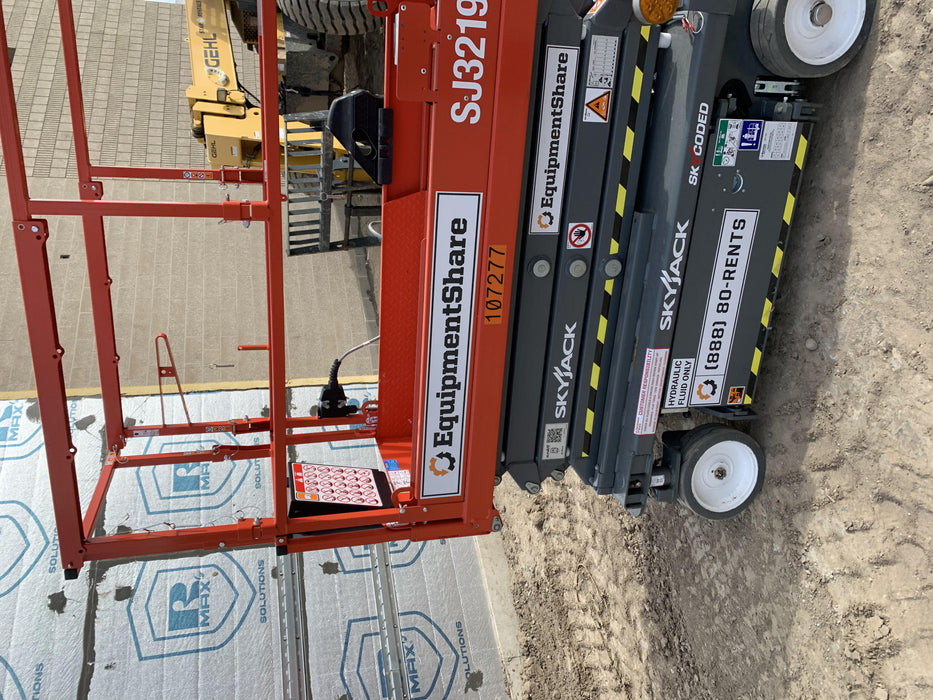 2020 Skyjack SJIII-3219 Solid NM Tires, Half height spring hinged entry gate, Dual Beacons, 800W Inverter