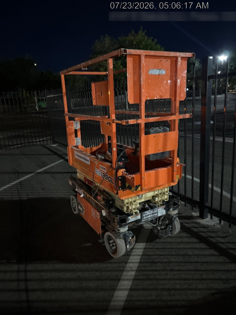 2021 JLG ES1330L