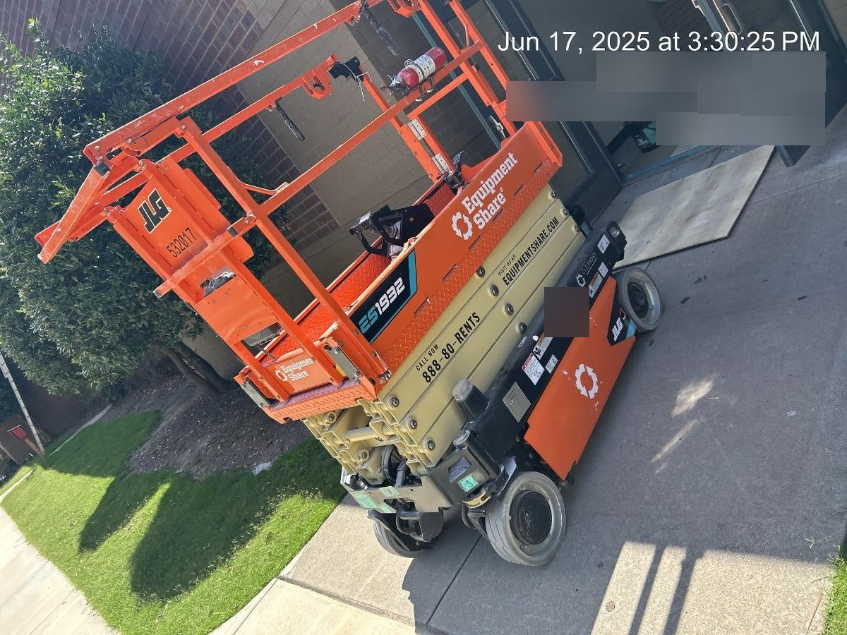 2025 JLG ES1932