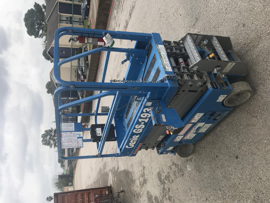 2017 Genie GS-1930 Genie GS-1930 Lift w/Fixed Rail and Chain Entry