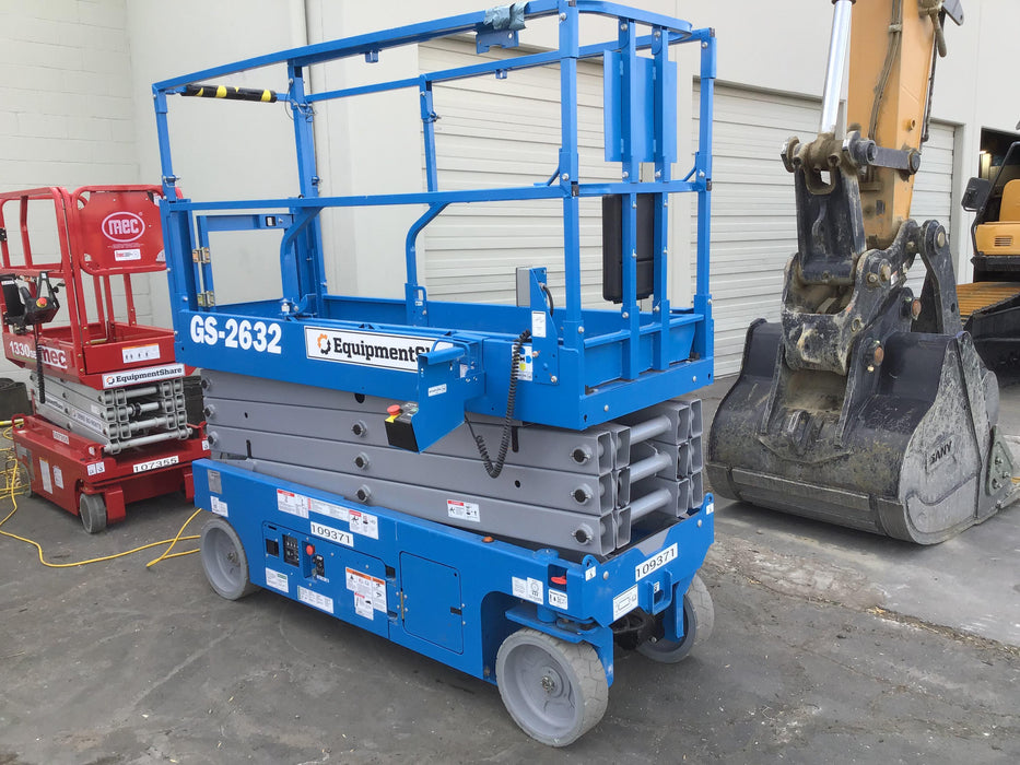 2020 Genie GS-2632 Solid NM Tires, Folding Rails with Half-Height Swing Gate, Beacon, 800W Invertor