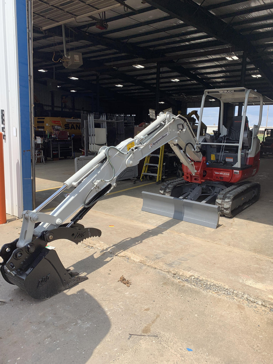 2022 TAKEUCHI TB235-2R