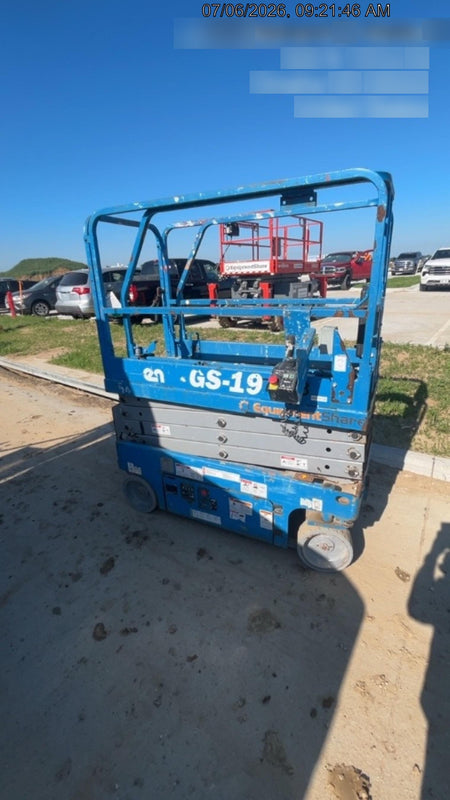 2017 Genie GS-1930 Genie GS-1930 Lift w/Fixed Rail and Chain Entry