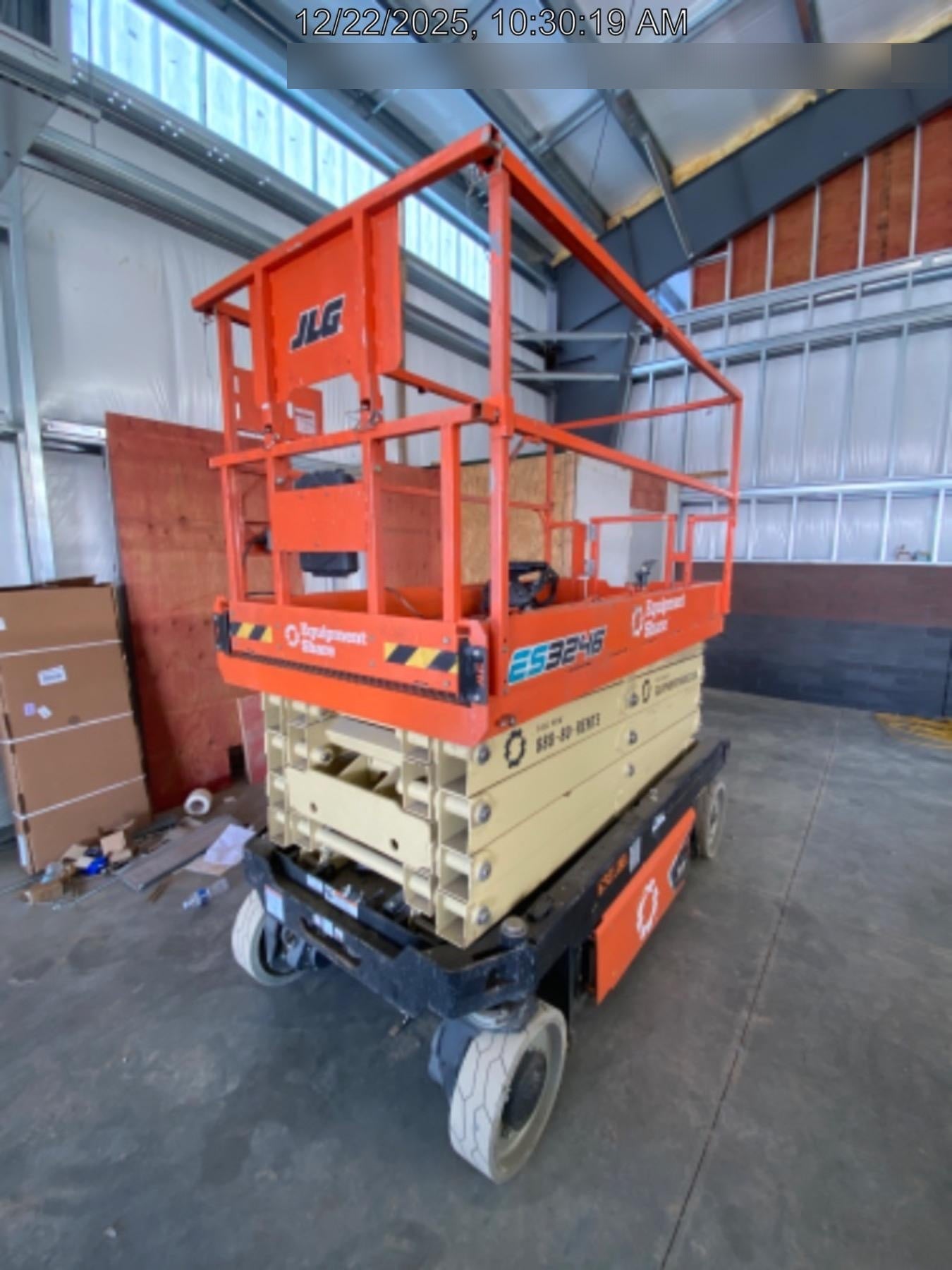 2022 JLG ES3246