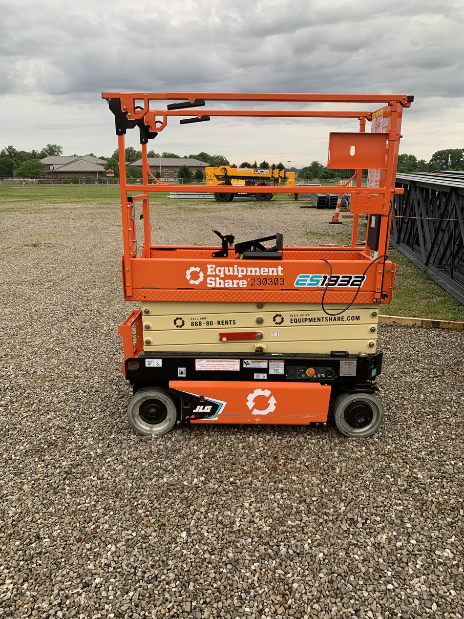 2022 JLG ES1932