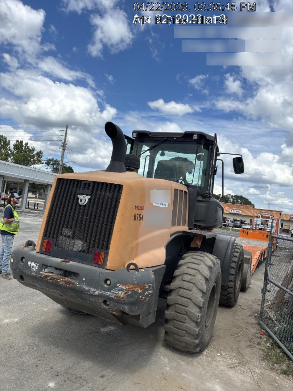 2017 Case 621G CLOSED CAB, JRB 416 STYLE HYD COUPLER