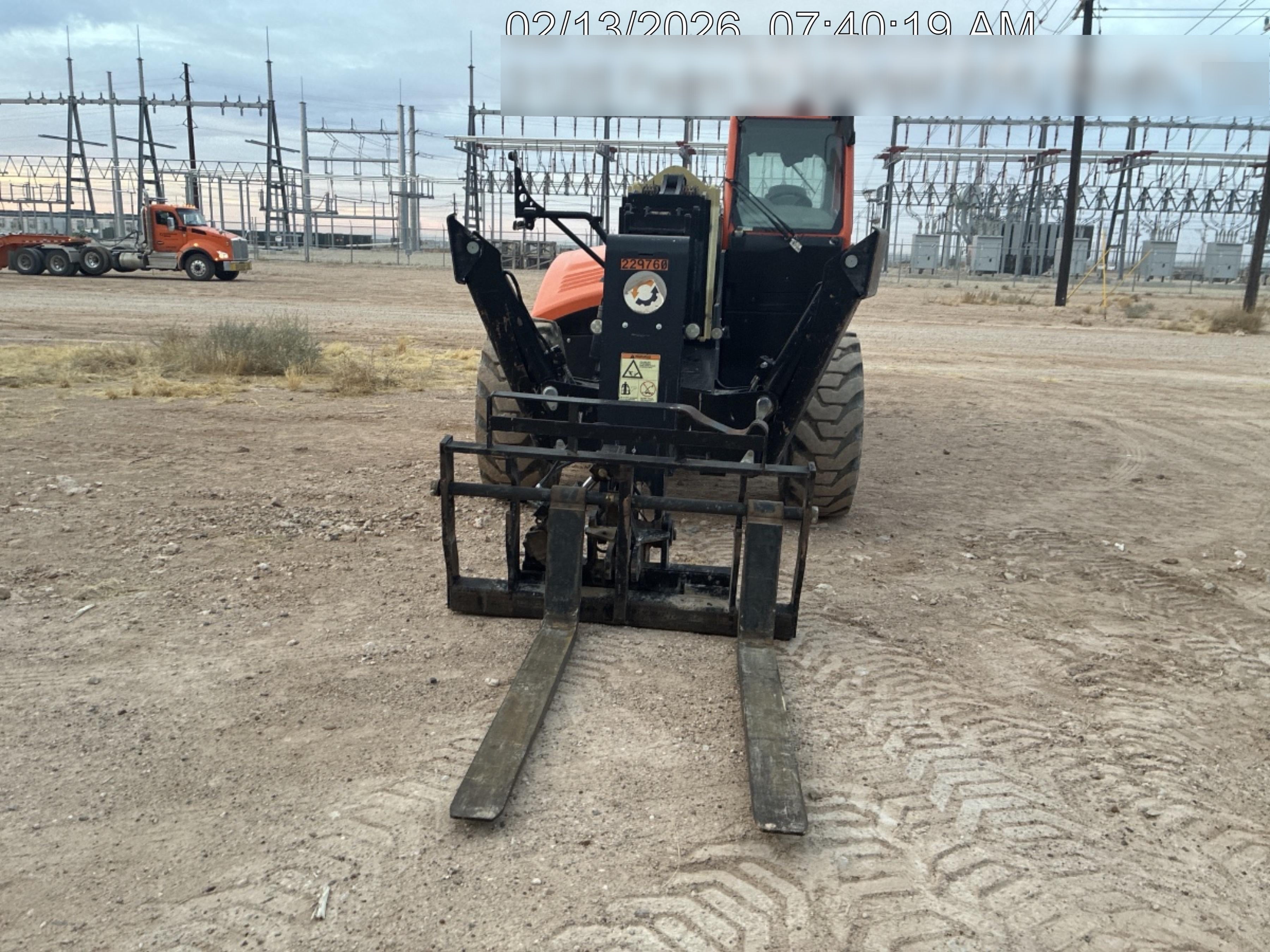 2022 JLG 1075