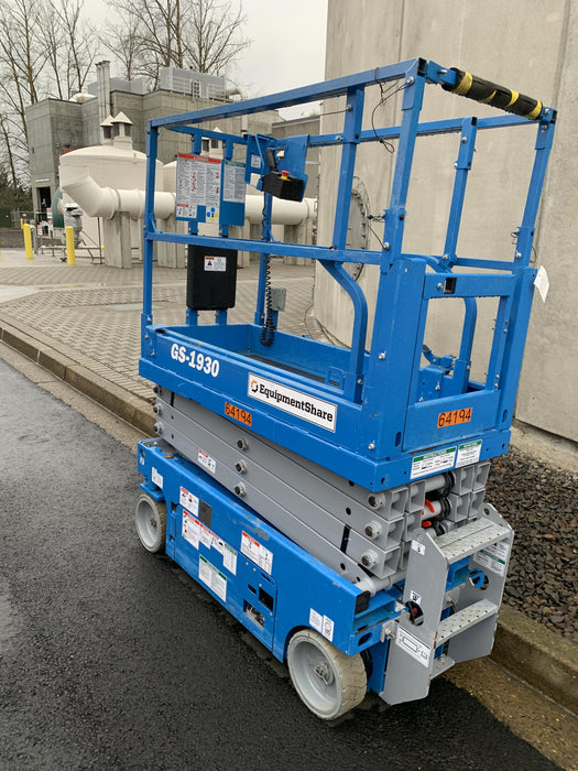 2020 Genie GS-1930 Solid Non Marking Tires, Beacon, Folding rails with half height swing gate, 800W Inverter