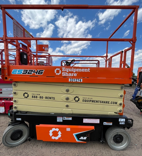2023 JLG ES3246
