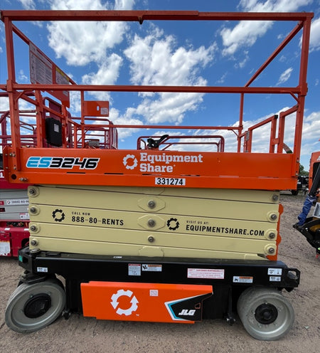 2023 JLG ES3246