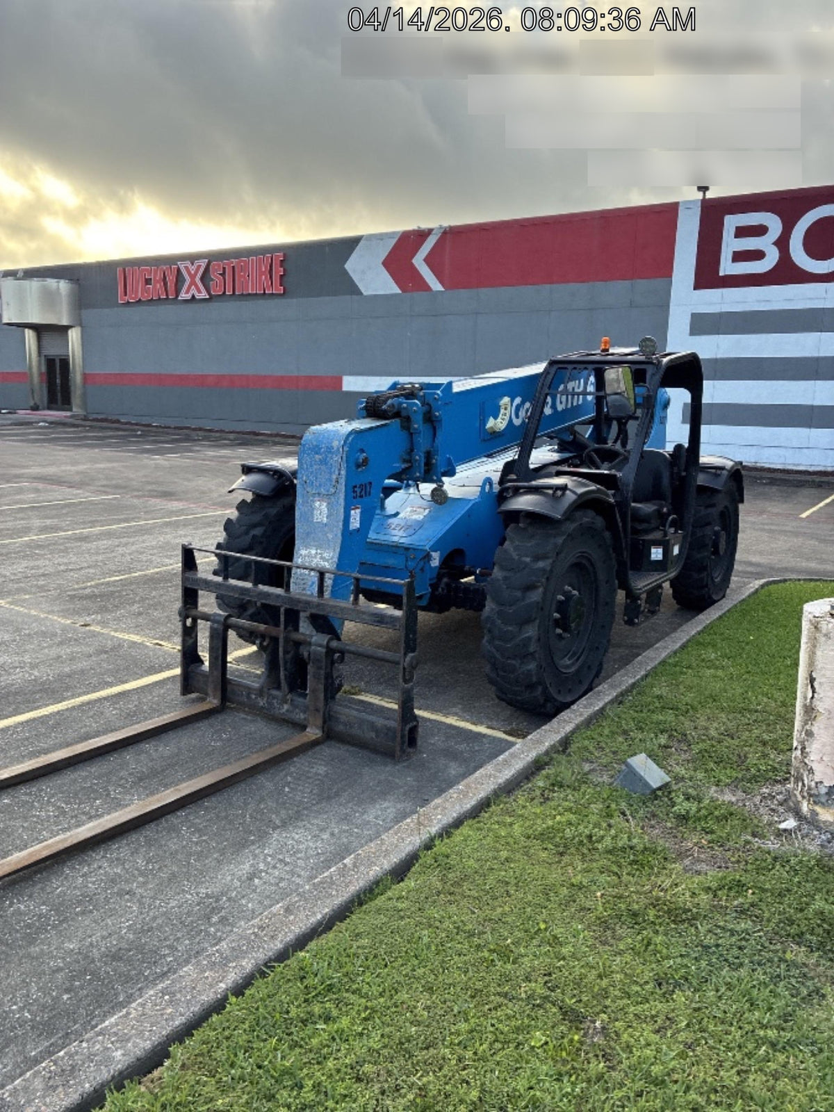 2017 Genie GTH-636 Genie GTH636, Solid RT Tires, T4F, worklights (LED, rear), Open ROPS