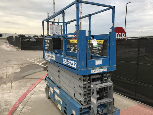 2016 Genie GS-3232 32' Narrow Scissor Lift