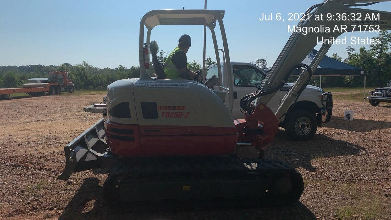 2021 TAKEUCHI TB250-2