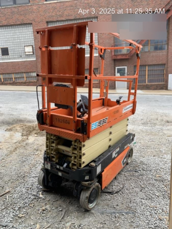2021 JLG ES1932