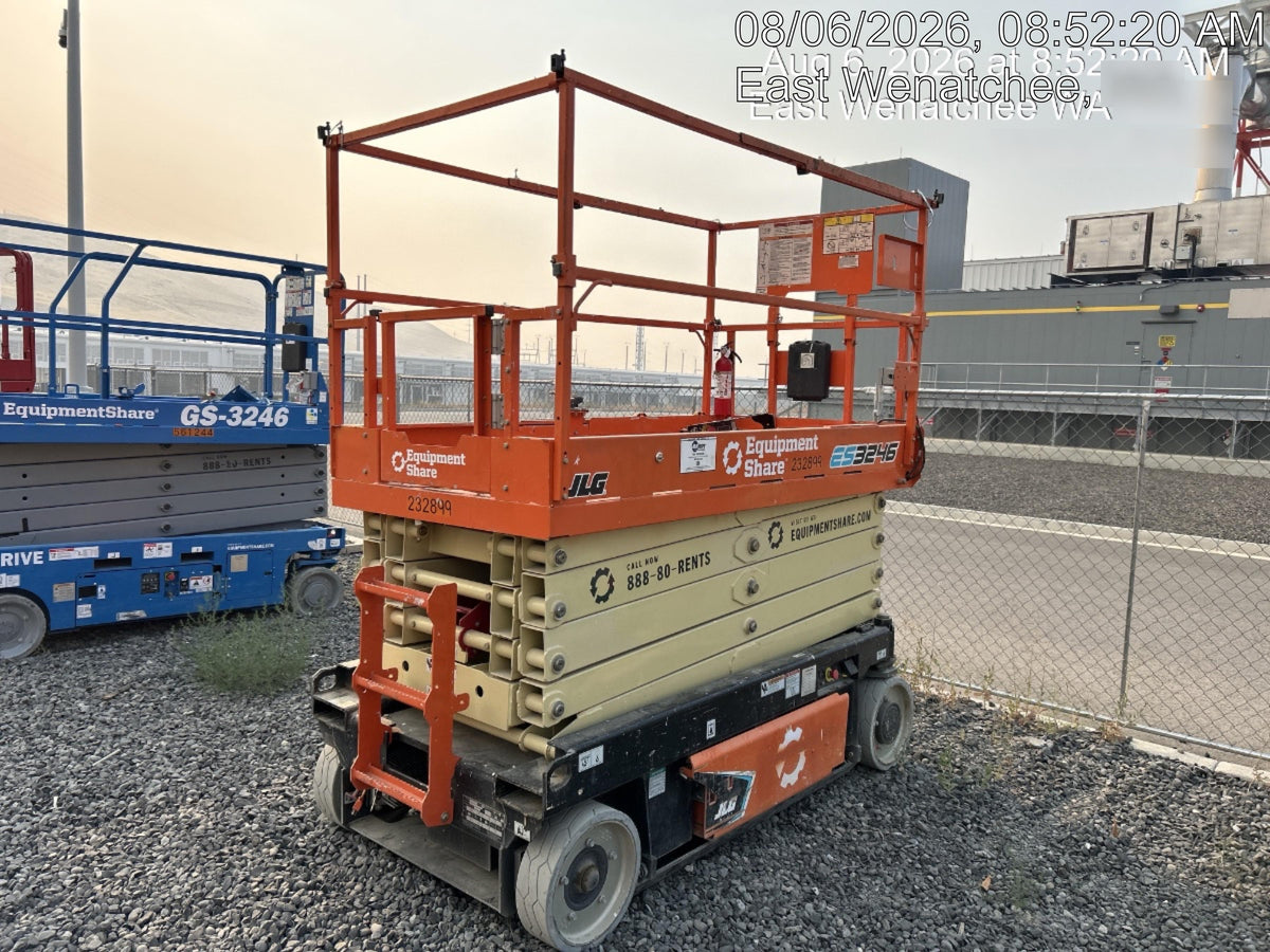 2022 JLG ES3246