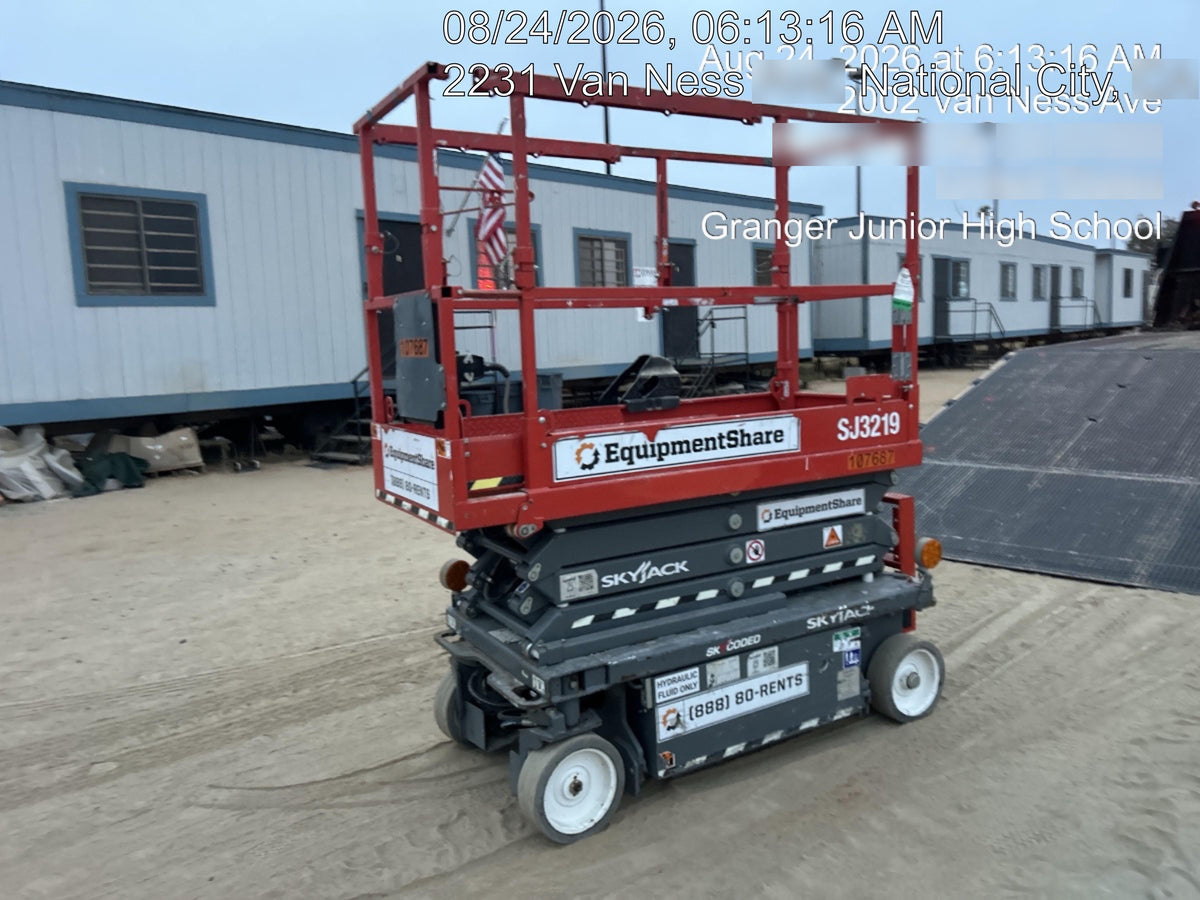 2020 Skyjack SJIII-3219 Solid NM Tires, Half height spring hinged entry gate, Dual Beacons, 800W Inverter