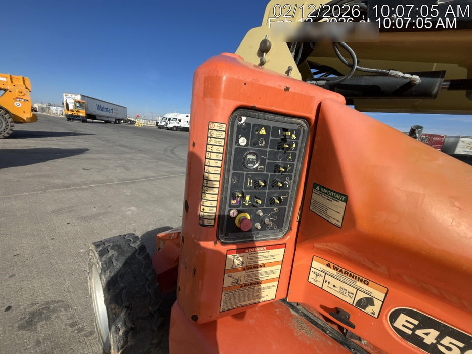 2012 JLG E450AJ