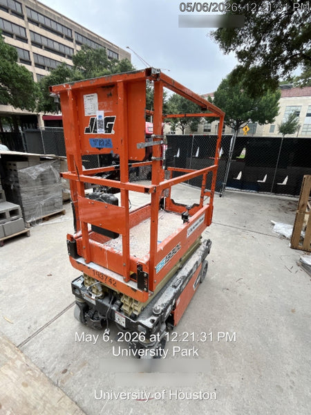2021 JLG ES1330L