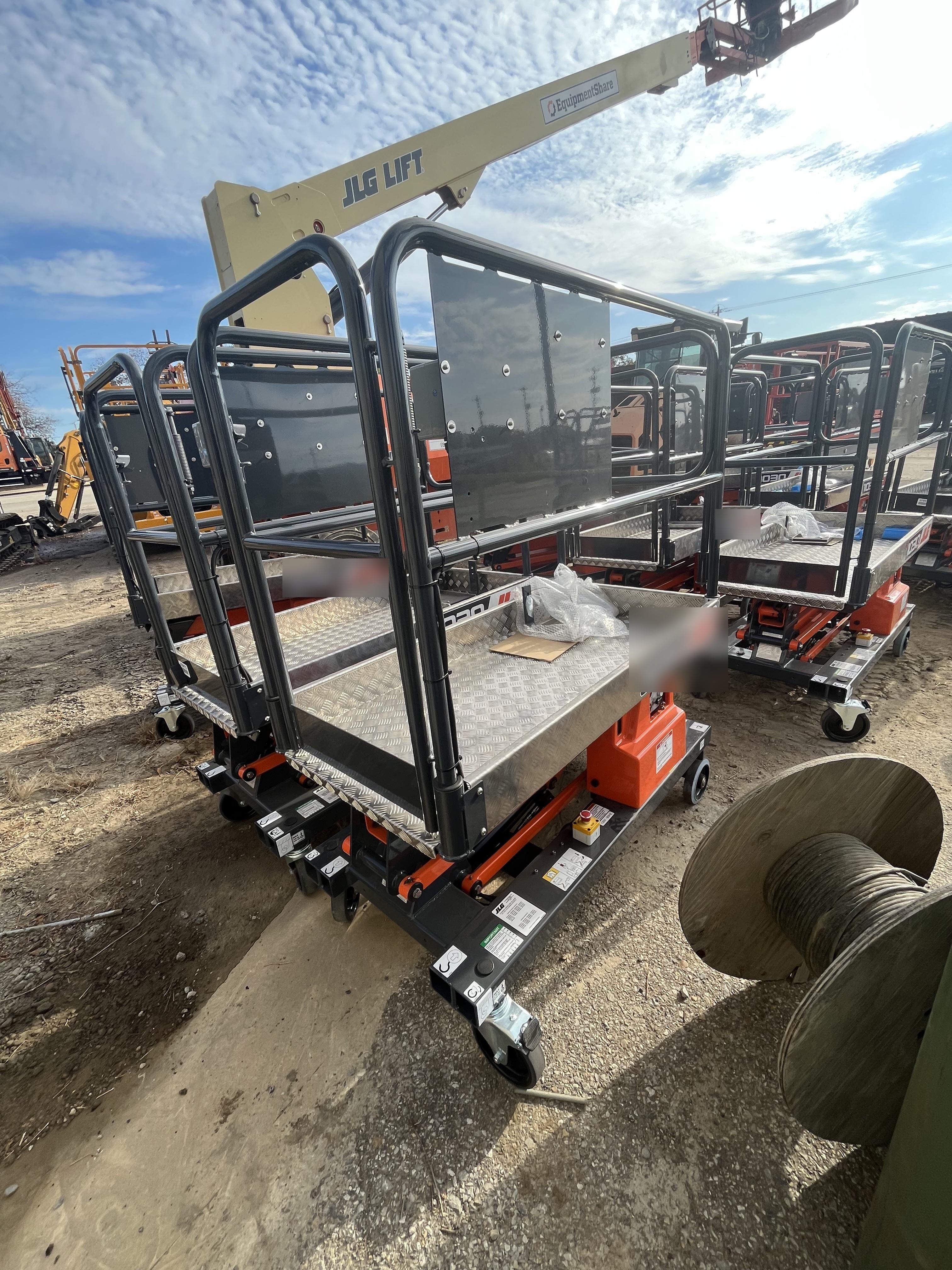 2023 JLG 1030P