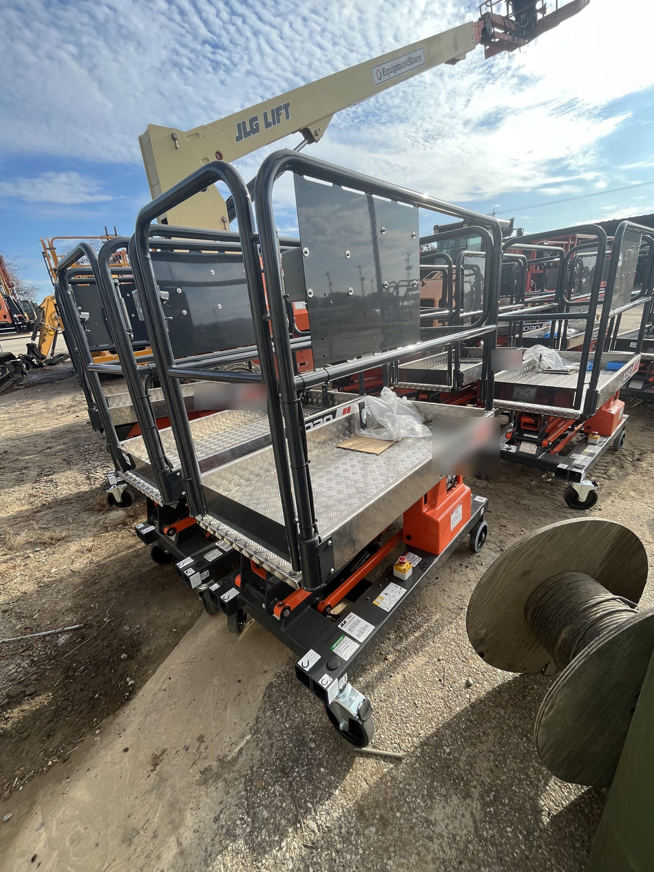 2023 JLG 1030P