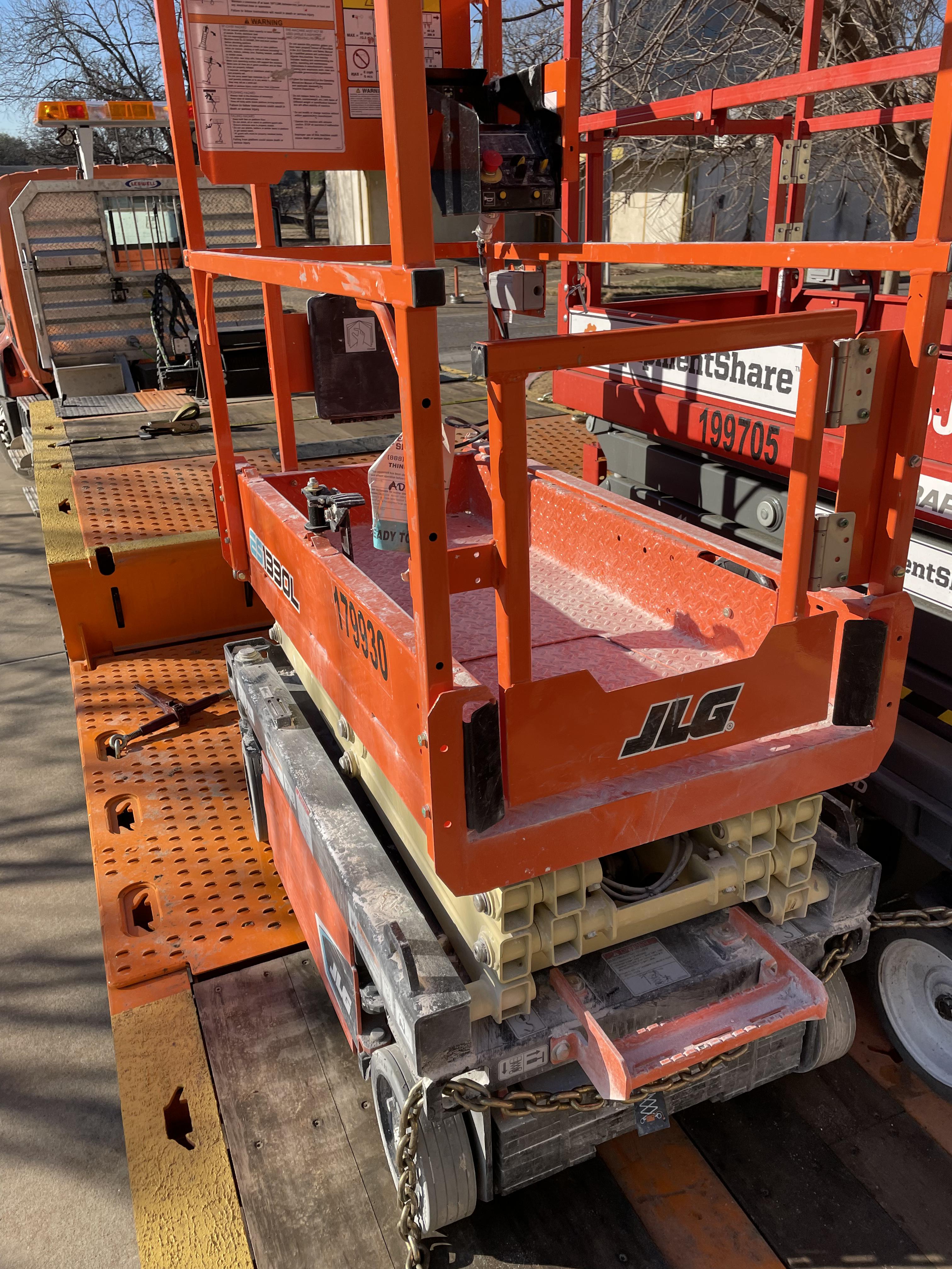 2021 JLG ES1330L