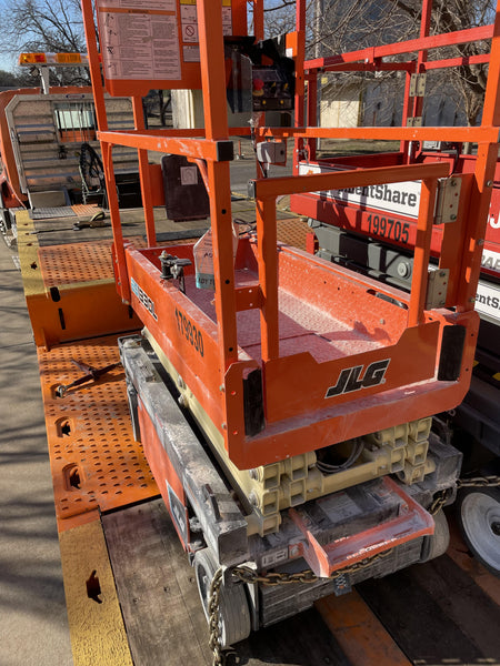 2021 JLG ES1330L