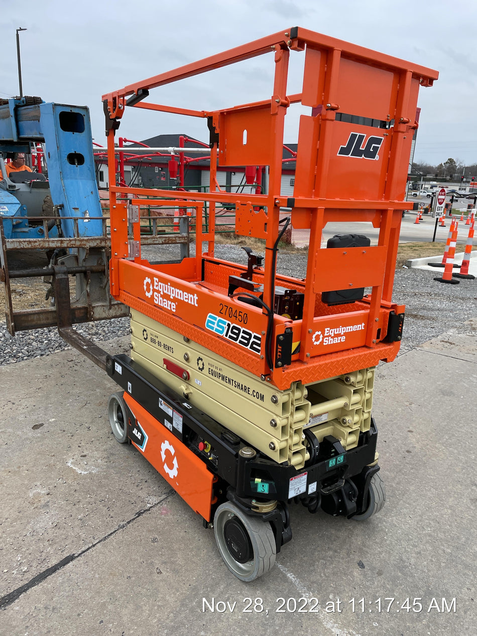 2022 JLG ES1932