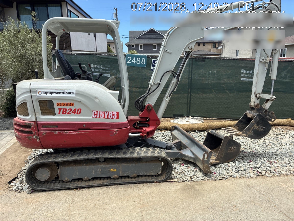 2021 TAKEUCHI TB240R