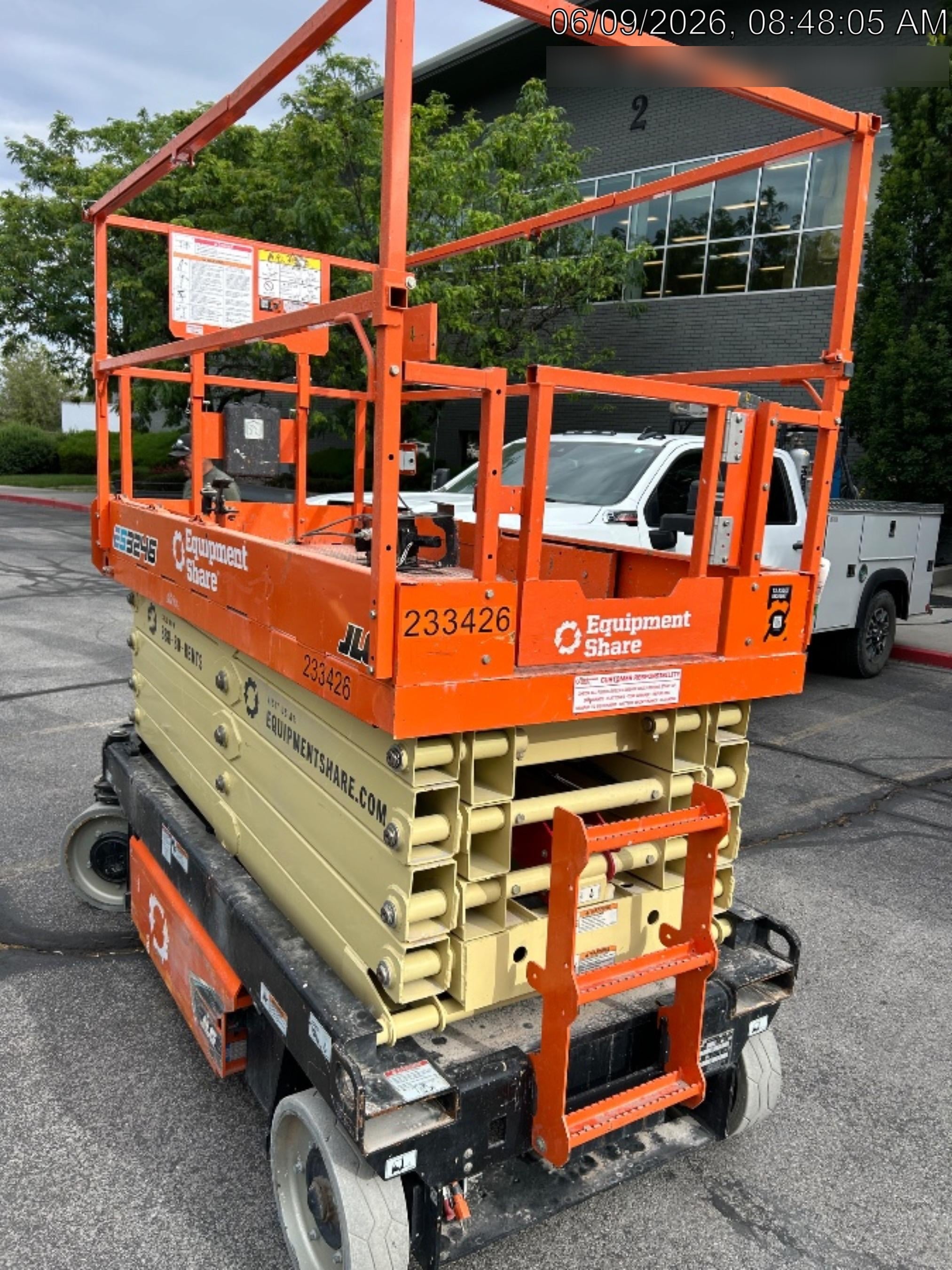 2022 JLG ES3246