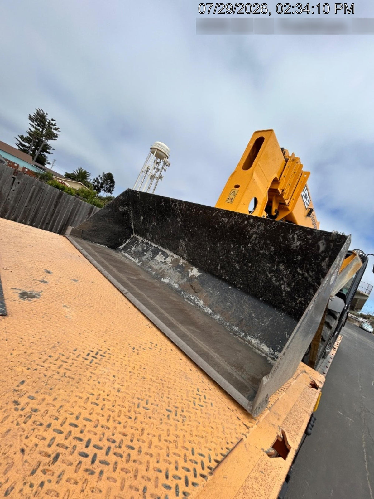 2025 JLG 1001100823