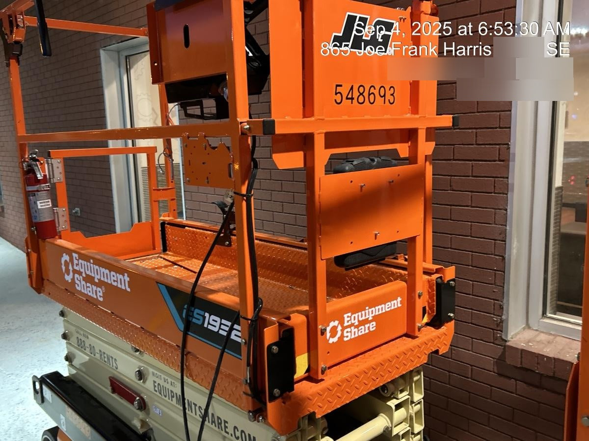 2025 JLG ES1932