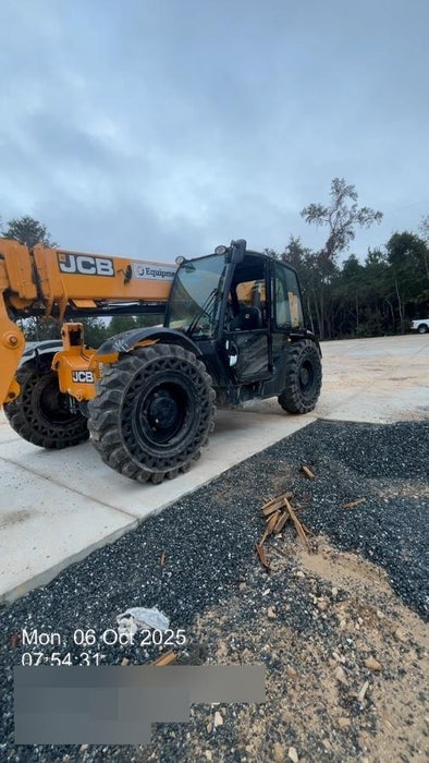 2020 JCB 509-42 Cab/Heat/Air, Solid Tires, Work Lights, Beacon, Aux Hydraulics, Back up Alarm, Lifting Eye, ES Decals