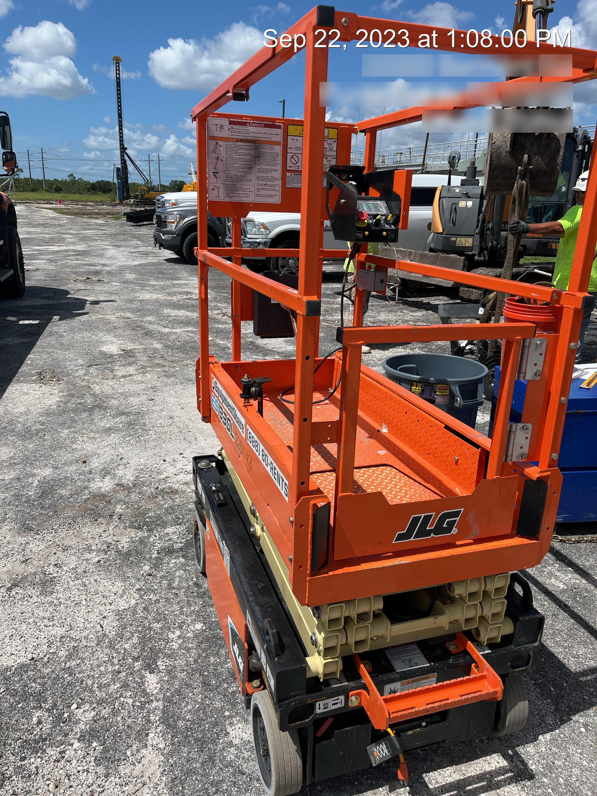2022 JLG ES1330L