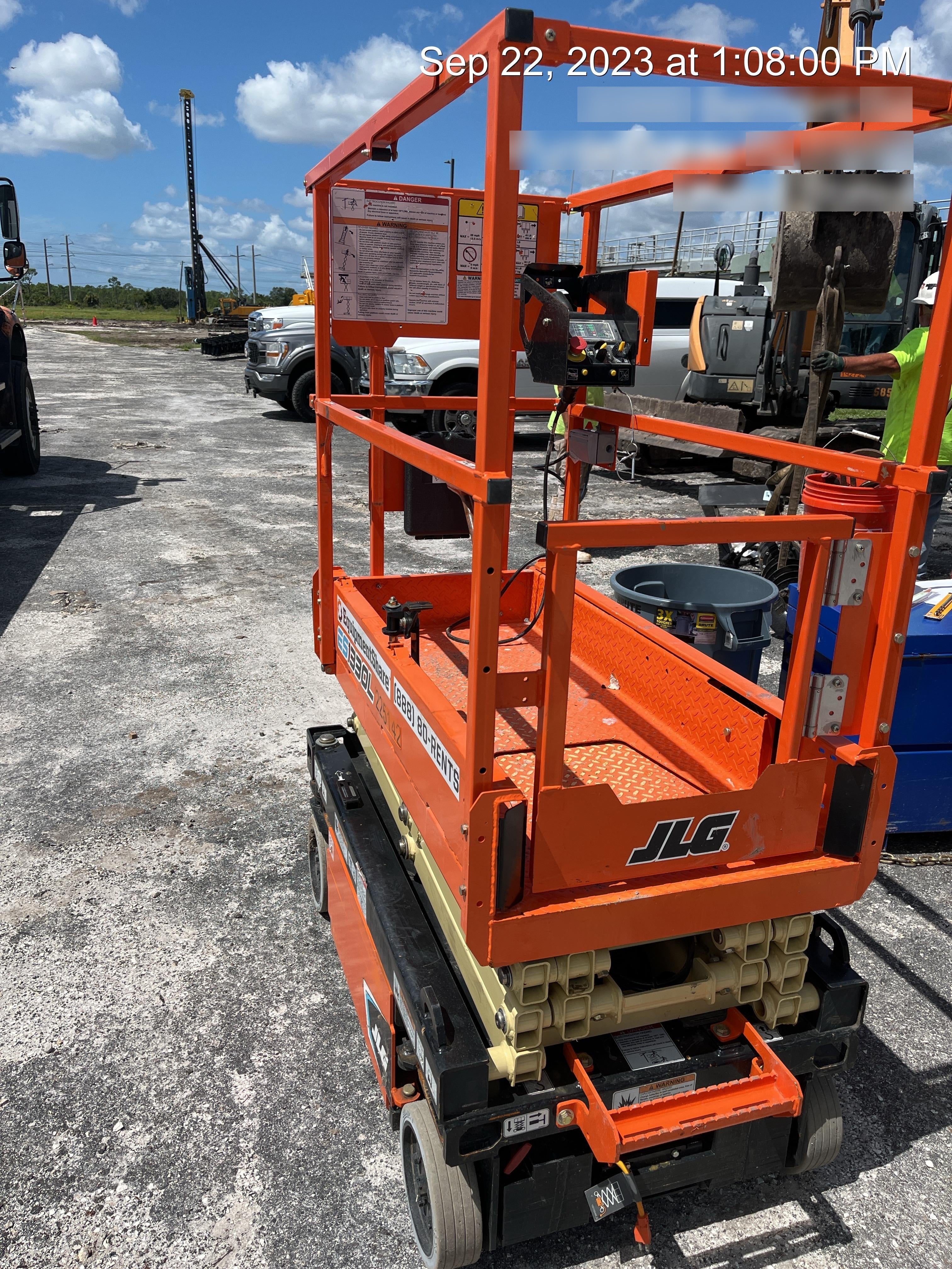 2022 JLG ES1330L