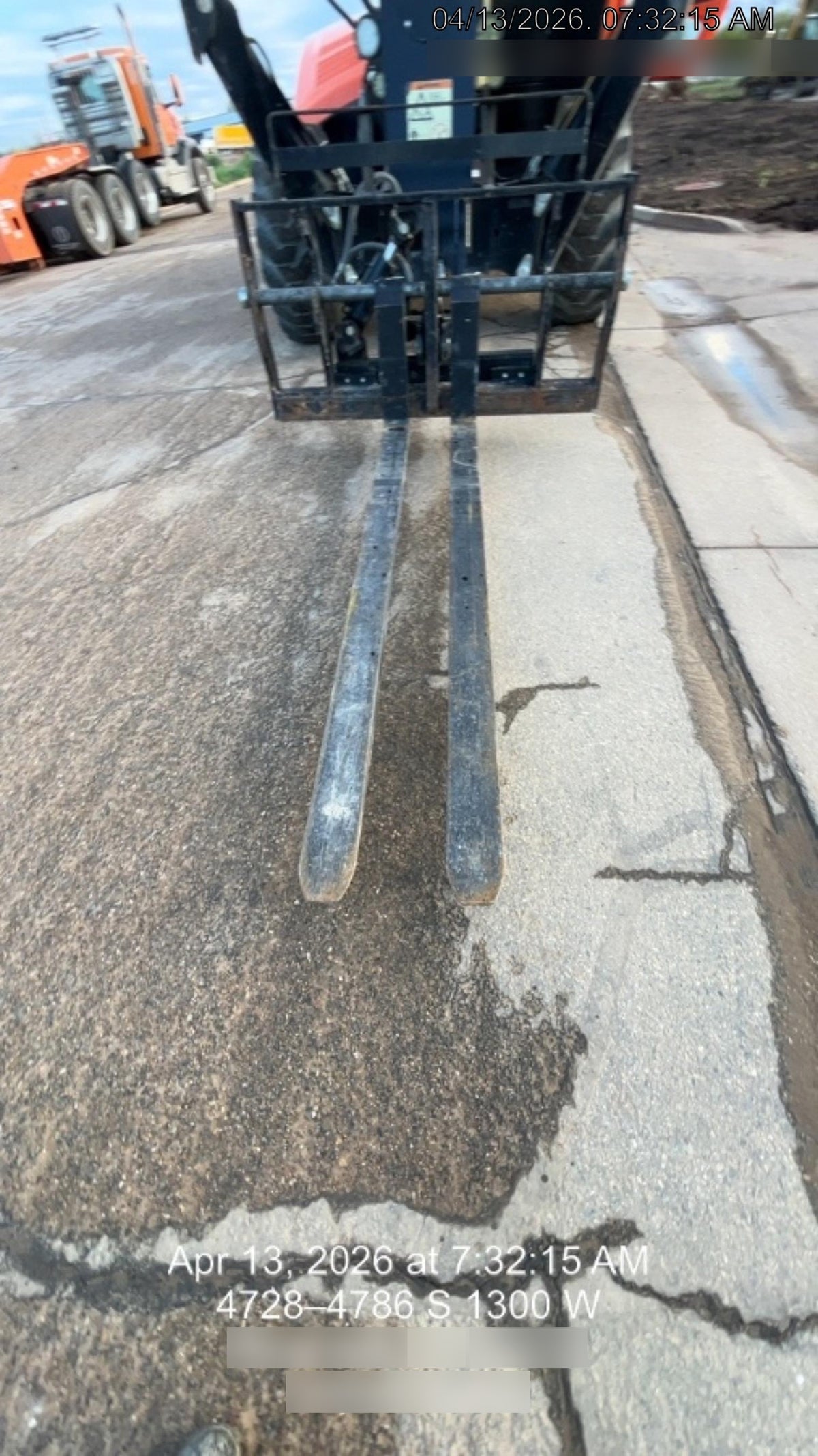 2022 JLG 1075