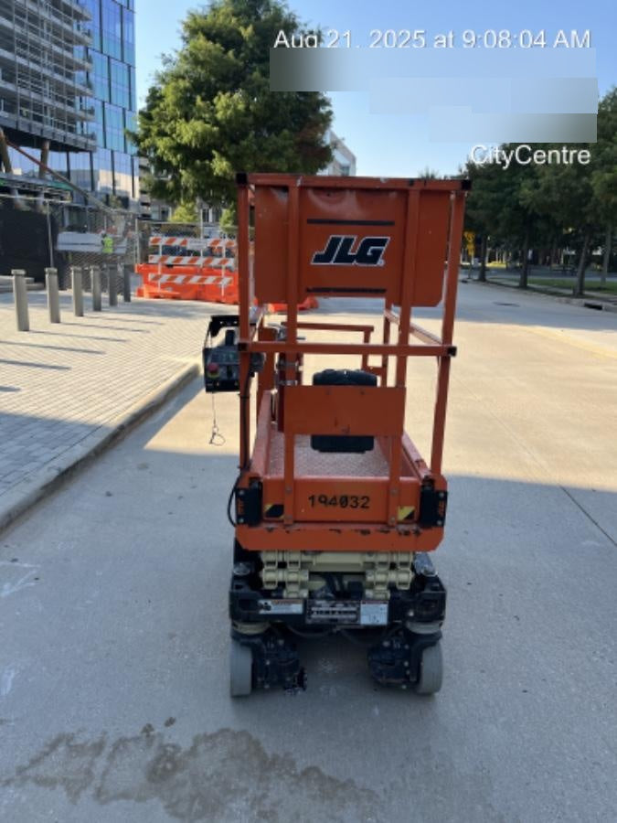 2021 JLG ES1330L