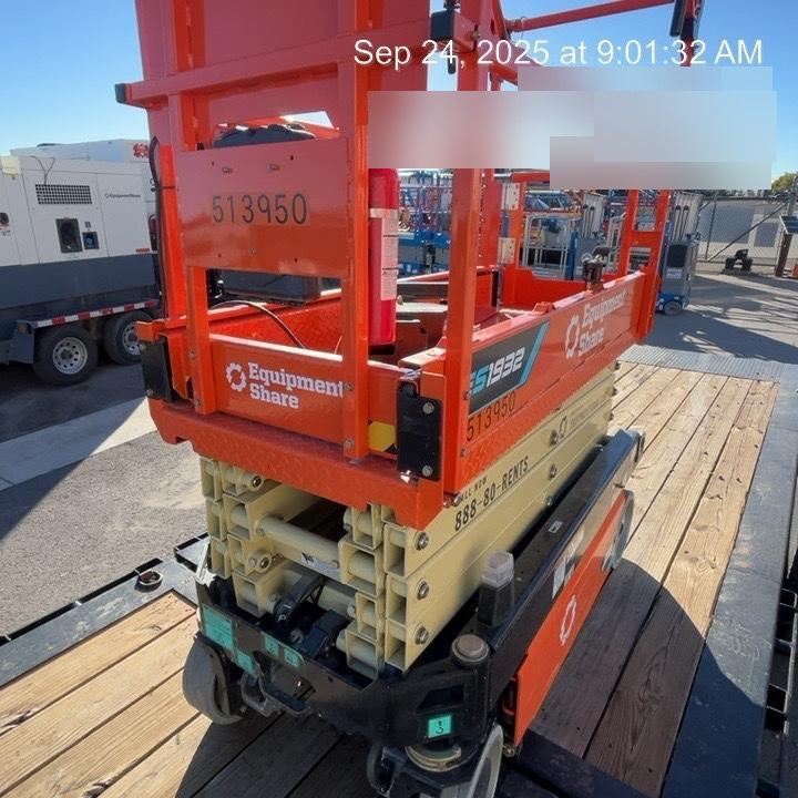 2025 JLG ES1932