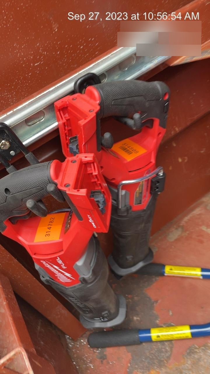 2021 MILWAUKEE 2806-22