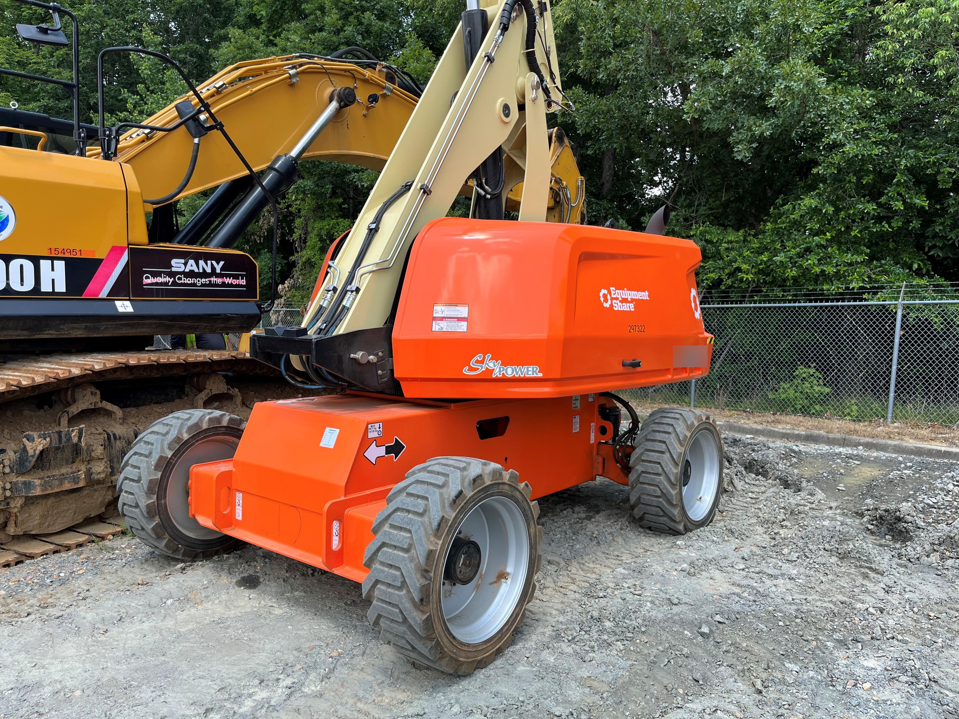 2023 JLG 660SJ