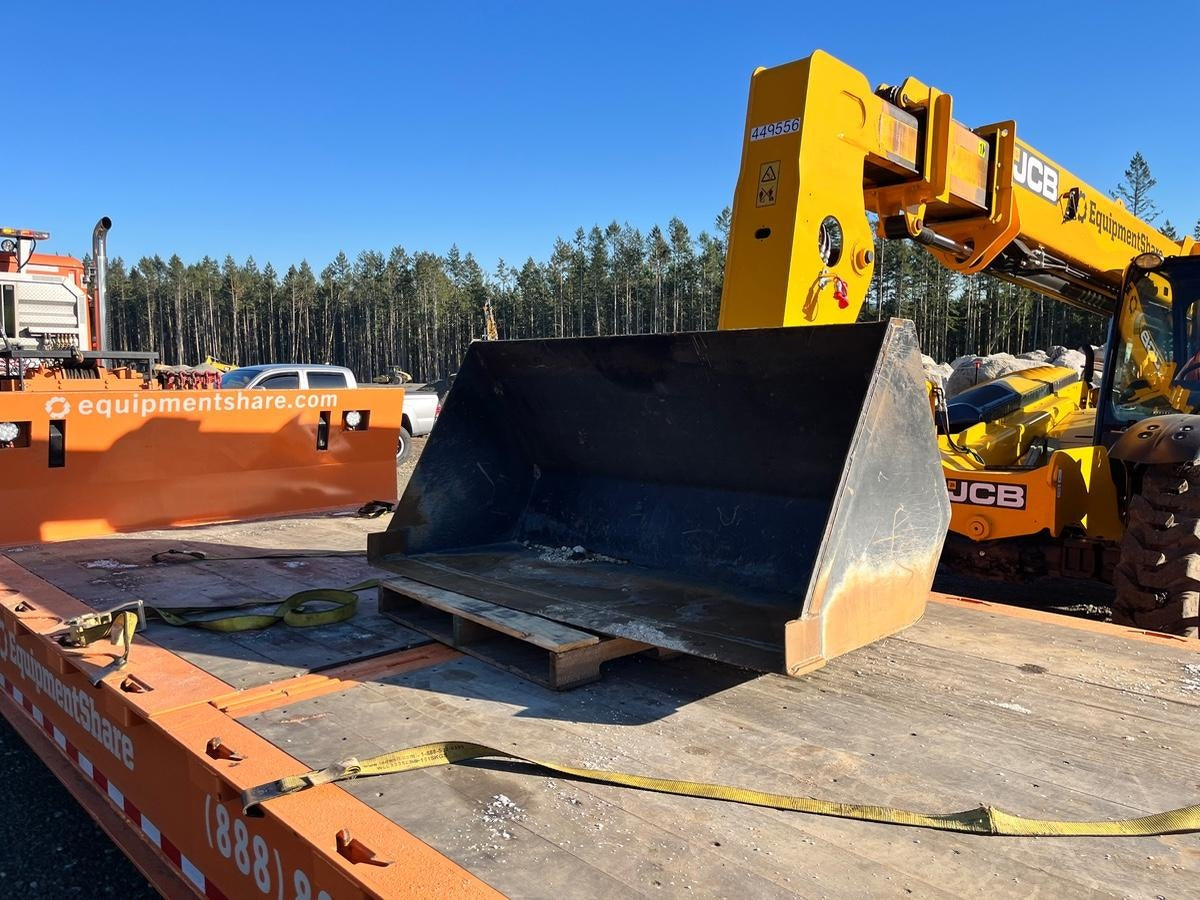 2023 JLG 1001100822