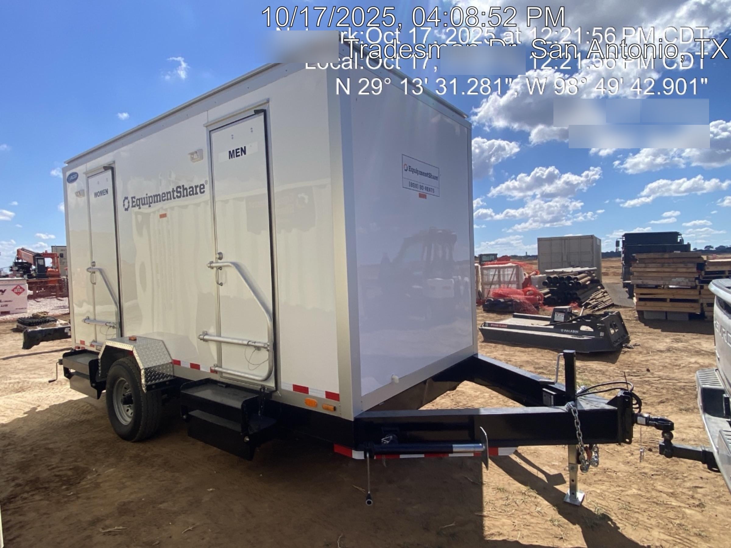 2025 NATIONAL RESTROOM TRAILERS NRT4MDS