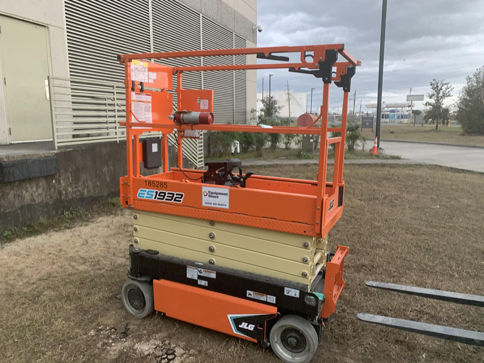 2021 JLG ES1932
