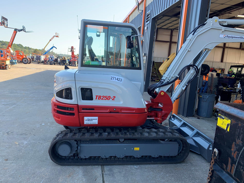 2022 TAKEUCHI TB250-2CR